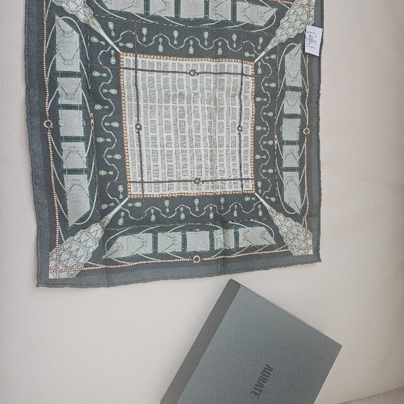 Aurate x Clearly Collective Mini Green and White Scarf - Picture 3 of 4